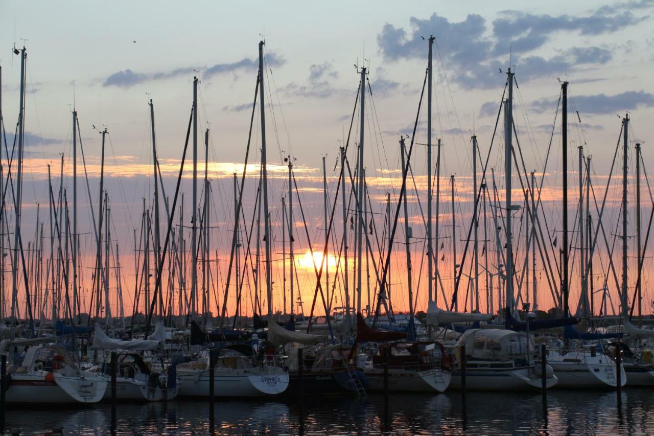 2Zi-Ferienwohnung Am Suedstrand Mit Eigenem Parkplatz Perfekt Fuer Familie Burgtiefe auf Fehmarn Esterno foto